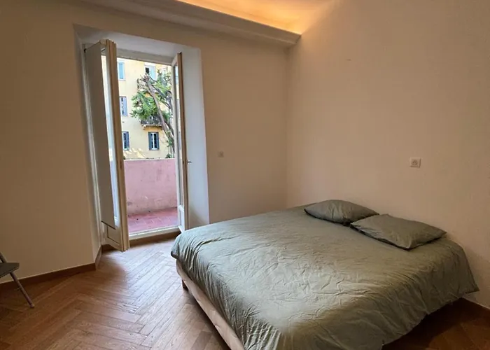 Hyper Centre Apartment