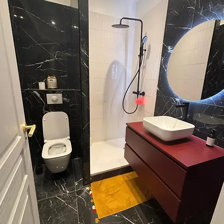 Hyper Centre Apartman *