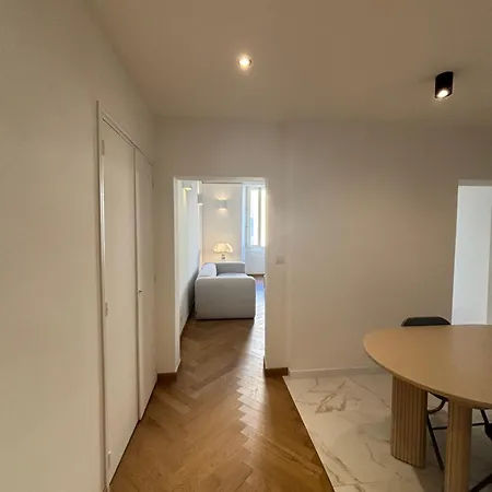 Hyper Centre Apartman *