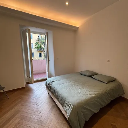 Hyper Centre Apartment